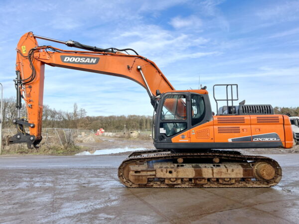 Doosan DX300LC-5 Low Hours / Doosan DL08P Engine