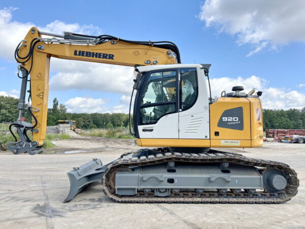 Liebherr R920 Compact LC - Blade / triple boom Excellent Condition / Low Hours