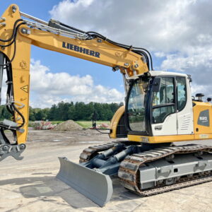 Liebherr R920 Compact LC - Blade / triple boom Excellent Condition / Low Hours - Image 3