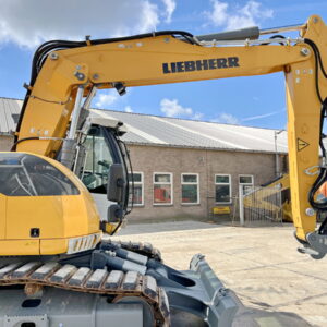 Liebherr R920 Compact LC - Blade / triple boom Excellent Condition / Low Hours - Image 8