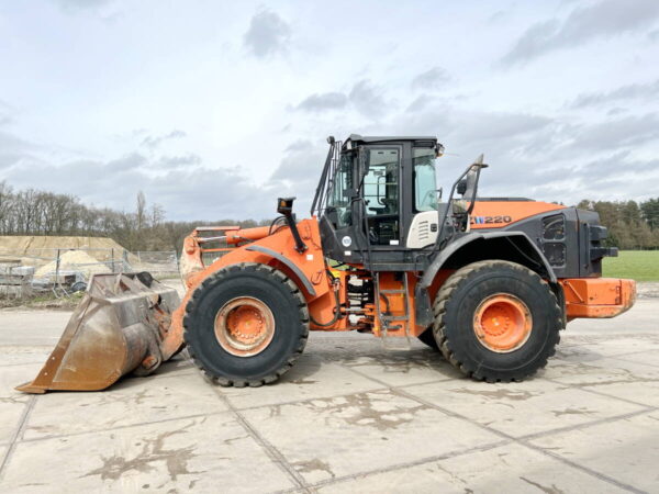 Hitachi ZW220-5B Excellent Condition / CE Certified